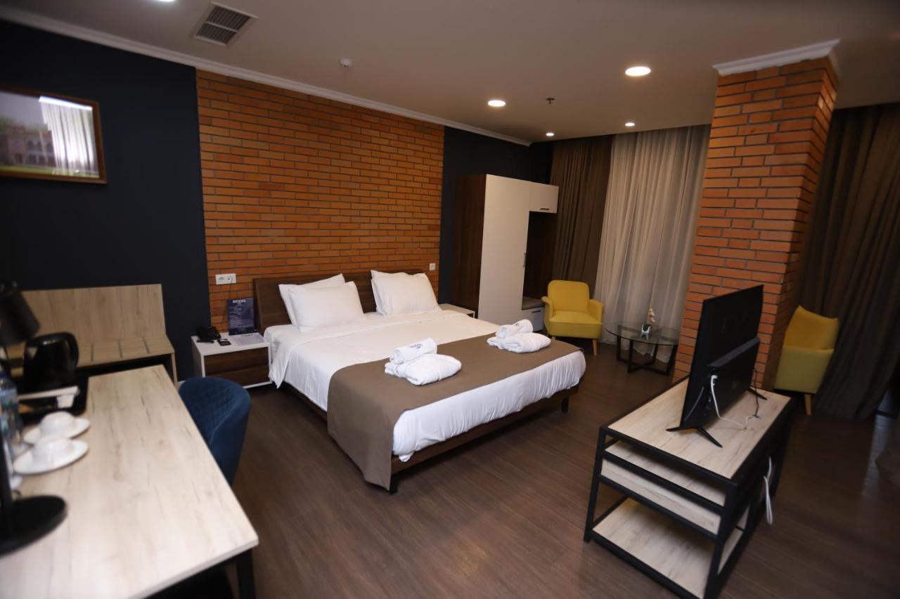 Bricks Hotel Tbilisi Exterior foto